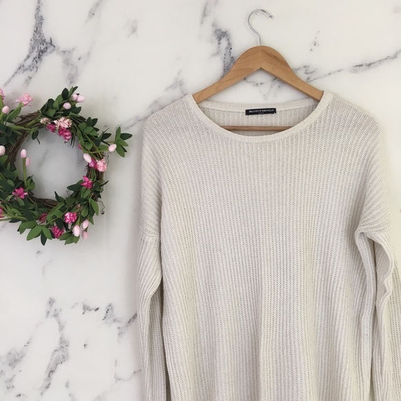 Brandy Melville Ollie Sweater in Ivory - Picture 4 of 8